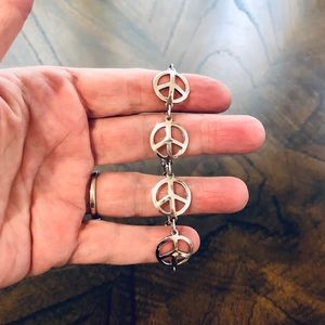 SOLD ❤️ Sweet Silver Plated Peace Sign Bracelet EUC